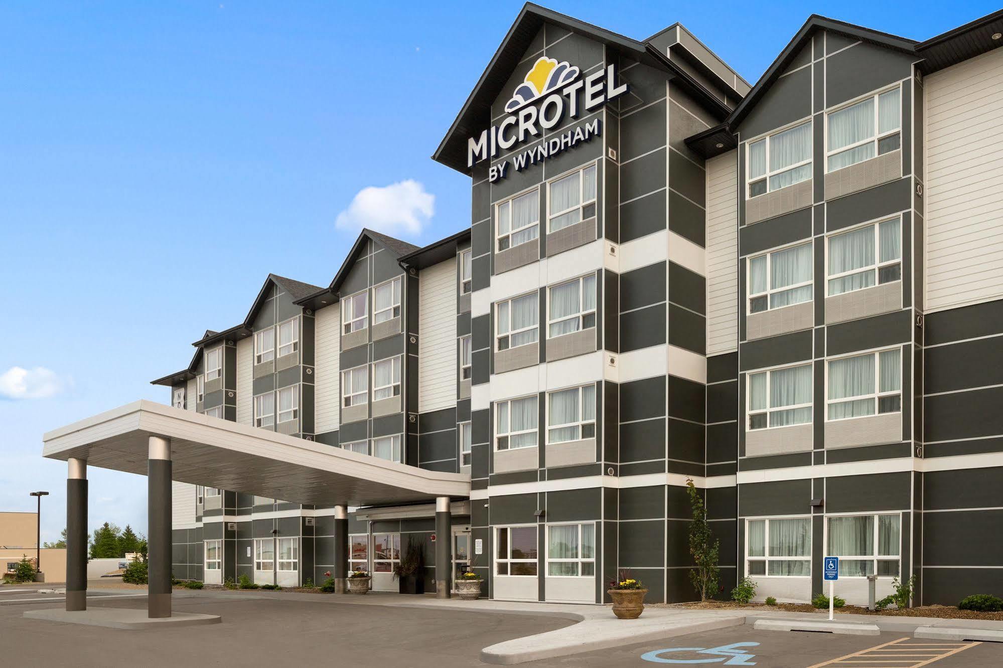 Microtel Inn & Suites By Wyndham Whitecourt Dış mekan fotoğraf